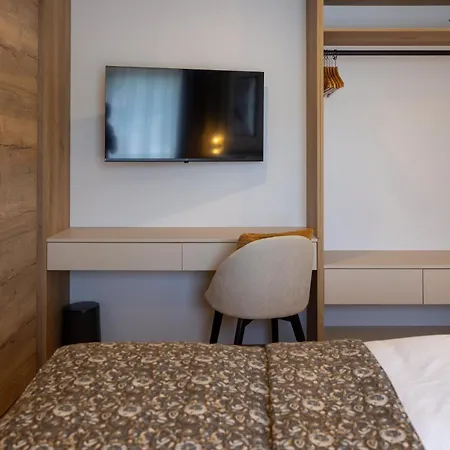 Casa Plus - Rooms & Apartments-3